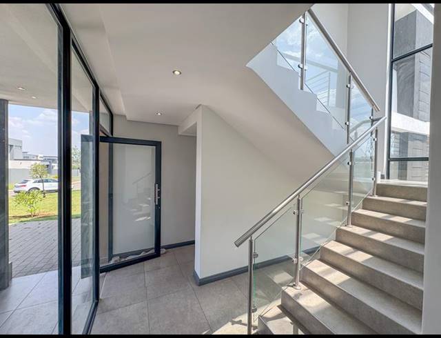 5 BEDROOM HOUSE FOR SALE IN MIDSTREAM MEADOWS